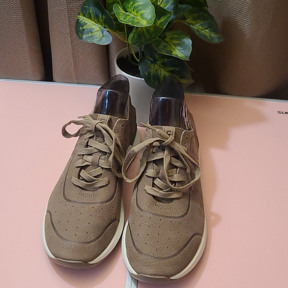 Ugg sneakers 👞